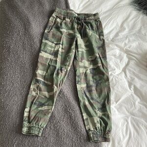 Aritzia TNA camo jogger pants